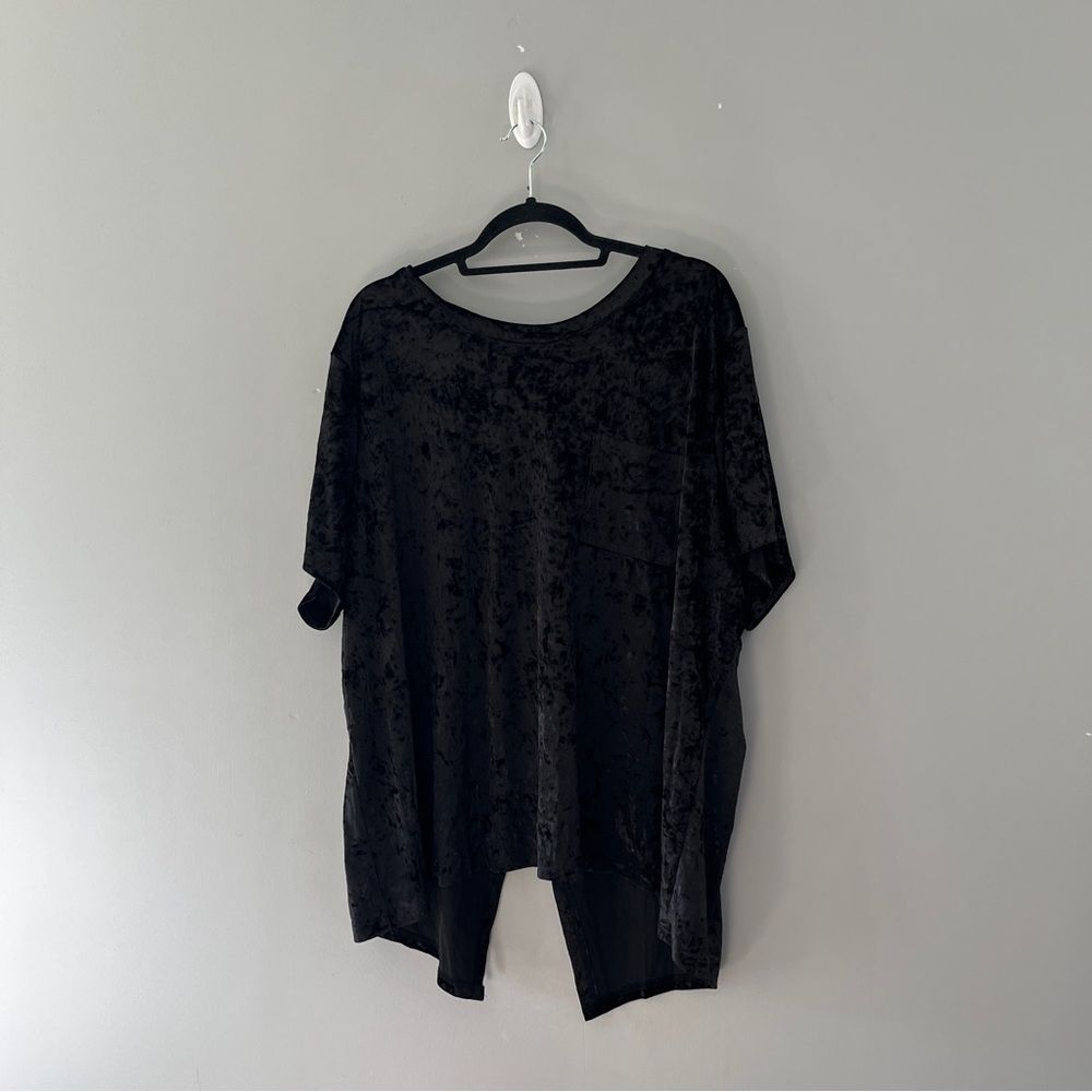 Boutique Black Velvet Short Sleeve Pocket Tee Envelope Back Plus Size 3X
